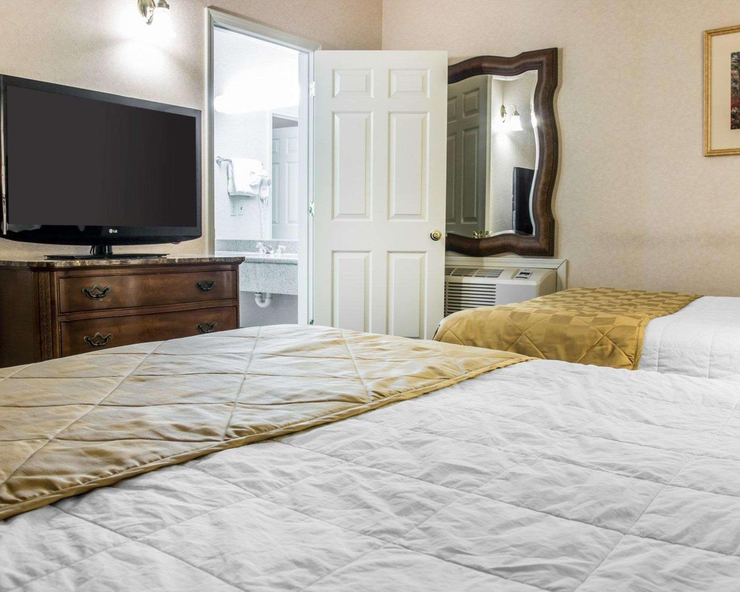 מקינאו סיטי Clarion Hotel Beachfront מראה חיצוני תמונה