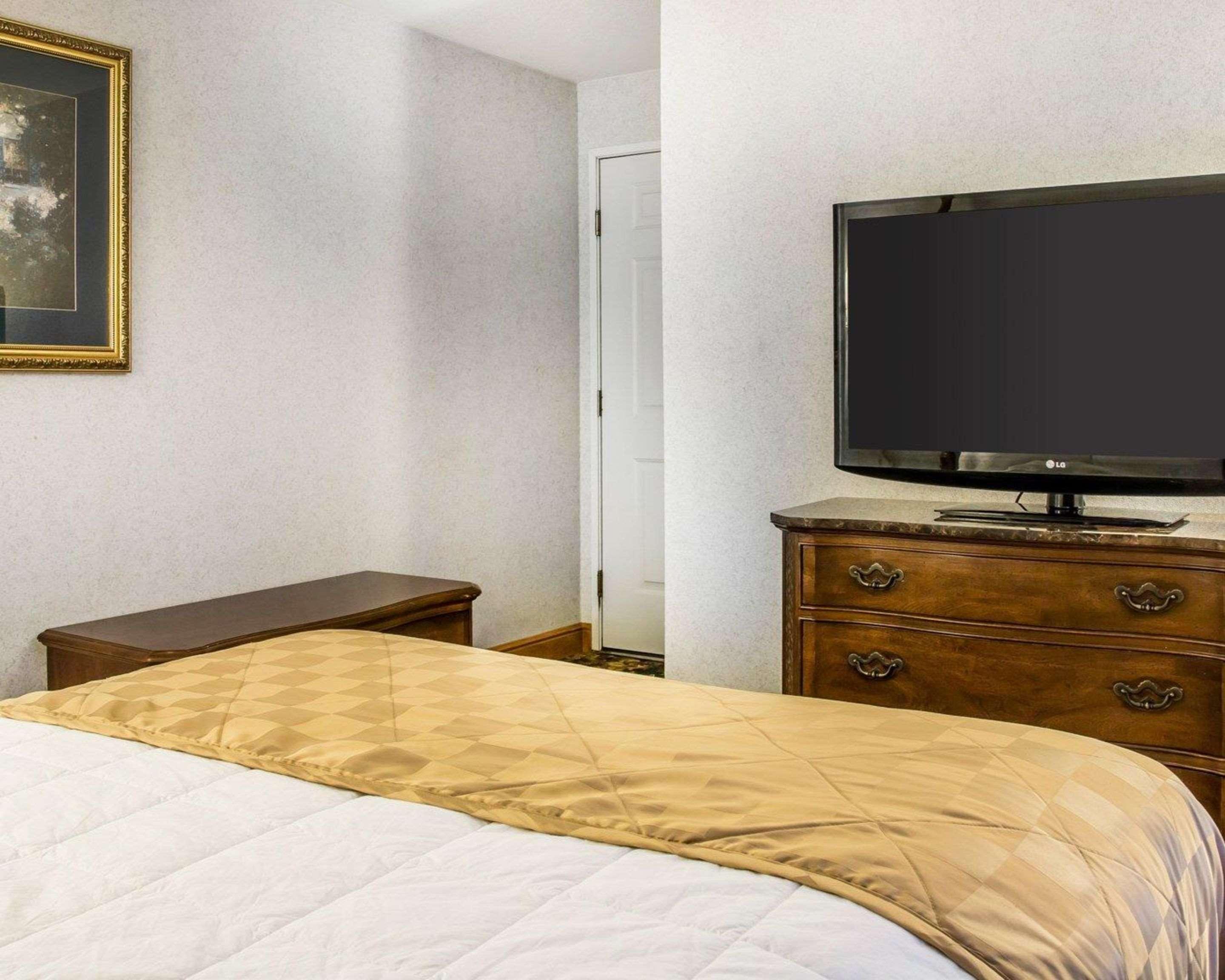 מקינאו סיטי Clarion Hotel Beachfront מראה חיצוני תמונה