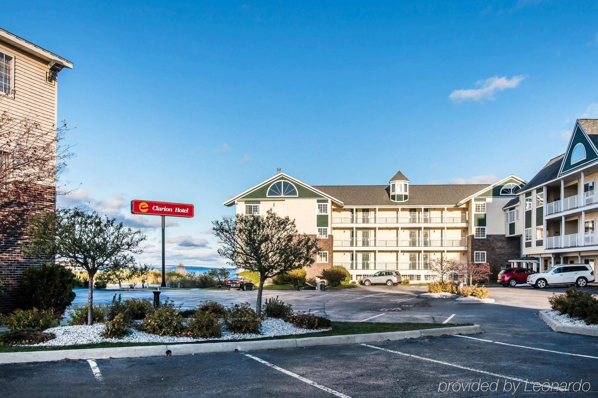 Mackinaw City Clarion Hotel Beachfront מראה חיצוני תמונה