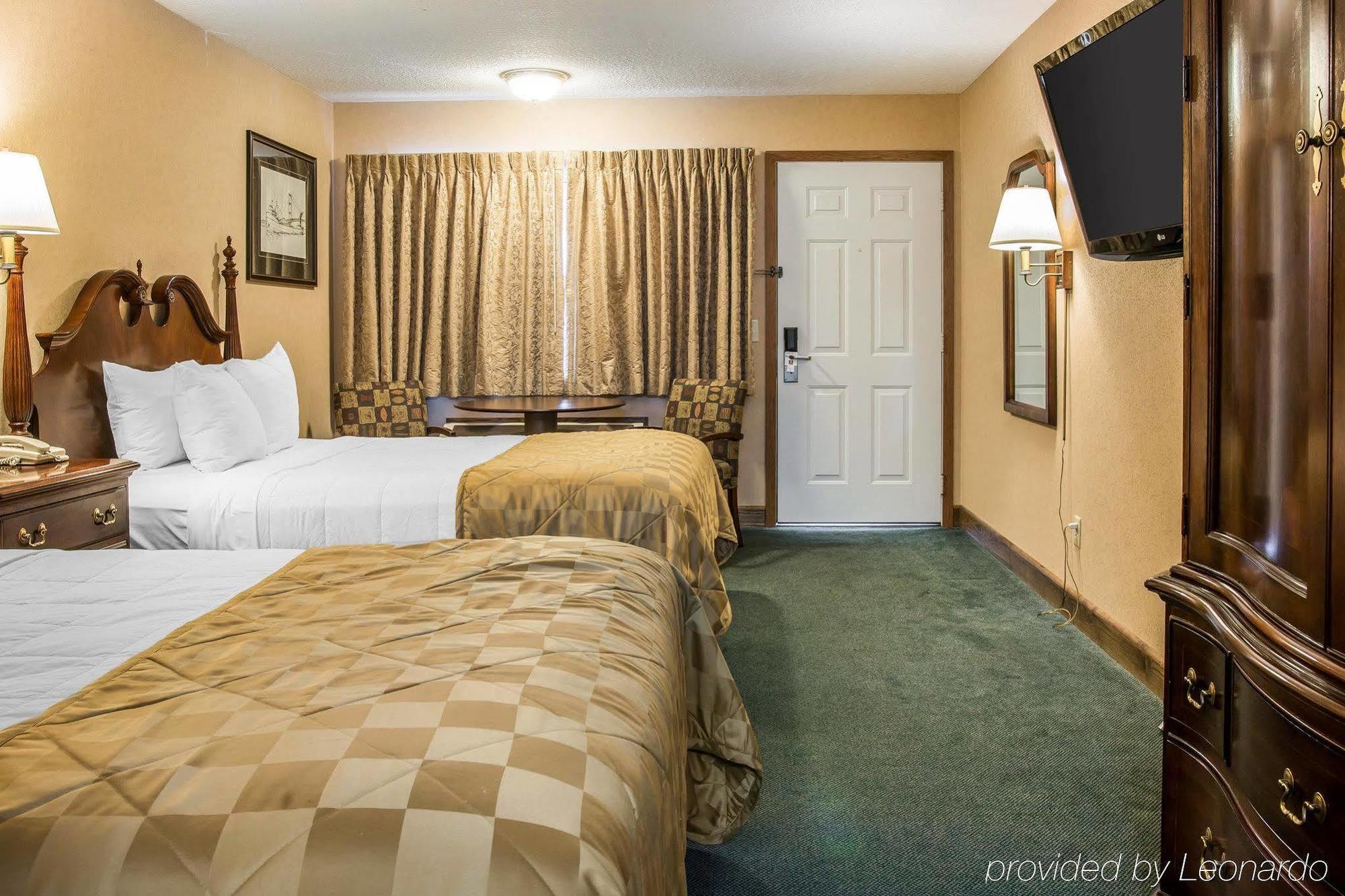 Mackinaw City Clarion Hotel Beachfront מראה חיצוני תמונה