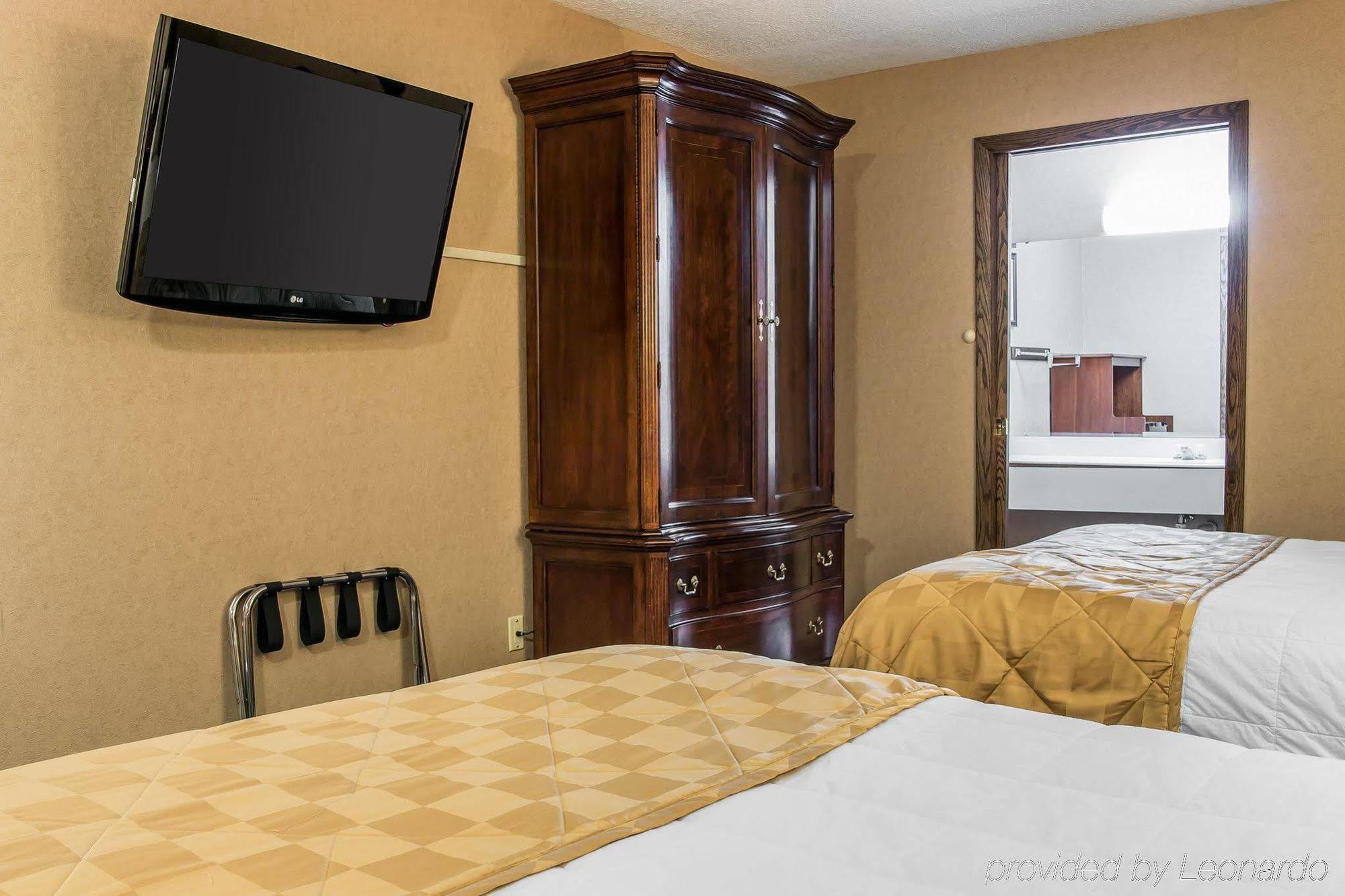 מקינאו סיטי Clarion Hotel Beachfront מראה חיצוני תמונה